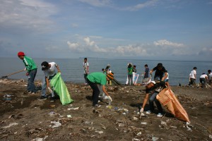 Lasallian Partners participate in Coastal Clean-up last September 2010