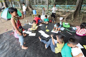 Photo taken from http://www.philstar.com/headlines/2017/06/13/1709807/displaced-marawi-schoolchildren-suffering-trauma 